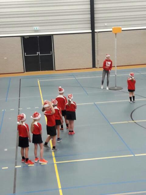 Lintjo E2 speelde vanmorgen in een "kerstwedstrijd" tegen Kinea E2. Helaas werd er met 3-11 verloren.