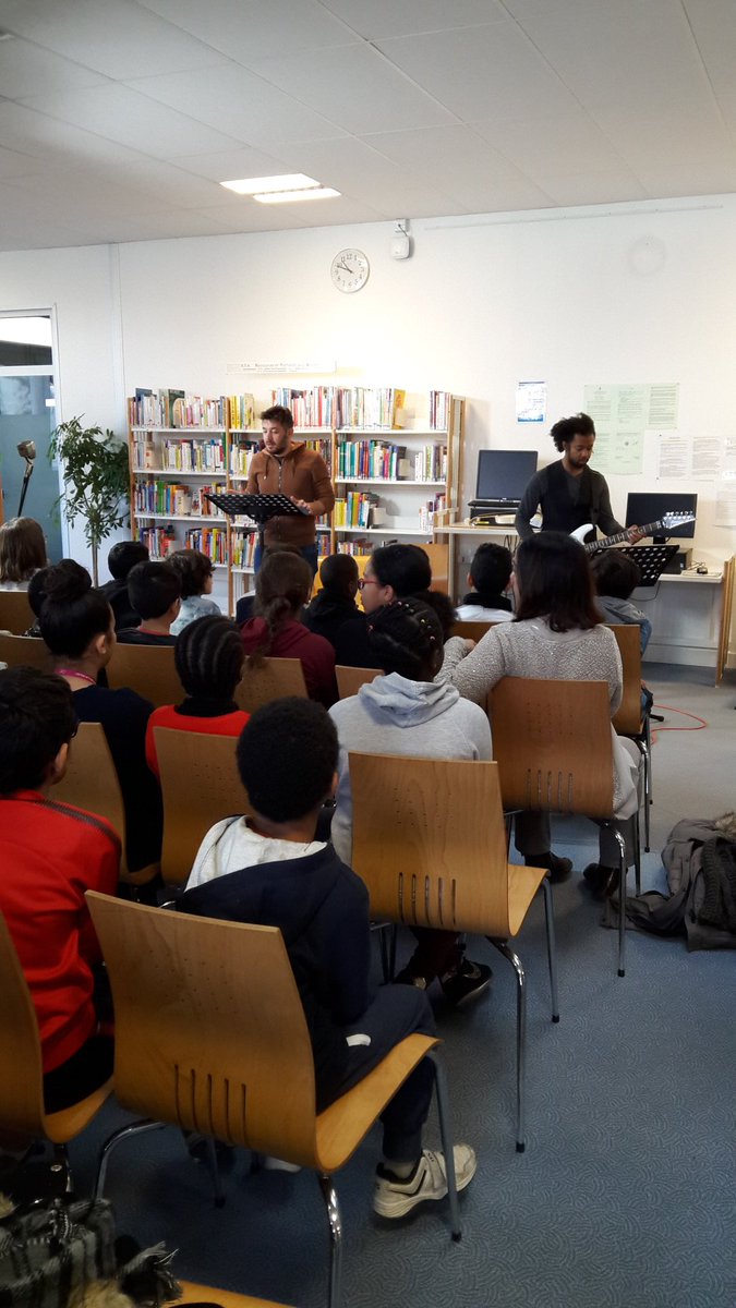 Collège André Chénier (@clgchenier) on Twitter photo #prixpapyrus Présentation vivante et entraînante des romans sélectionnés par les artistes du <a href="/TDM78/">Théâtre du Mantois</a> #prixpapyrus Présentation vivante et entraînante des romans sélectionnés par les artistes du <a href="/TDM78/">Théâtre du Mantois</a>