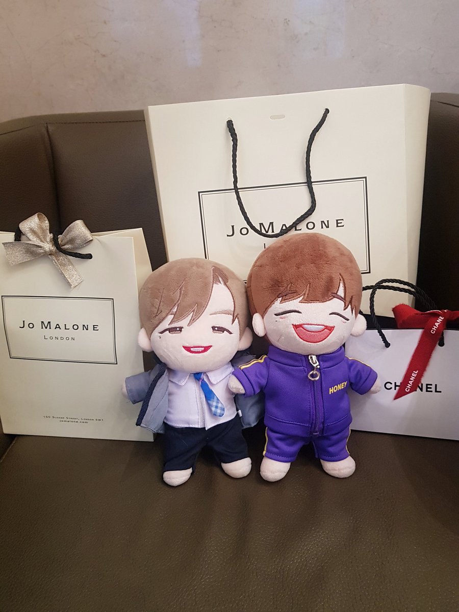 Awumbuk_1210's tweet photo. 크리스마스 선물 사러 온 서울 나들이 끝💫 덕분에 엄마 통장은 텅장이 됐지만... 그래도 우리 애들 도련님 같네💖 https://t.co/wp9sihfut7