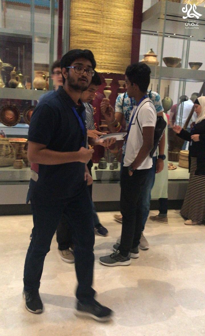 OmanMHT's tweet photo. اقيمت اليوم بـ #المتحف_الوطني بـ #مسقط مسابقة #السندباد_صائد_الكنوز ،والتي تعتمد على حل سلسلة من الألغاز ضمن فرق من المشاركين، كما تعرف المتسابقين على جانب من تاريخ #السلطنة بالمرور عبر مراحل المسابقة بين أركان المتحف، وذلك بتنظيم من شركة اسكيب مسقط، وبرعاية الوزارة. https://t.co/PaSnVMuePt