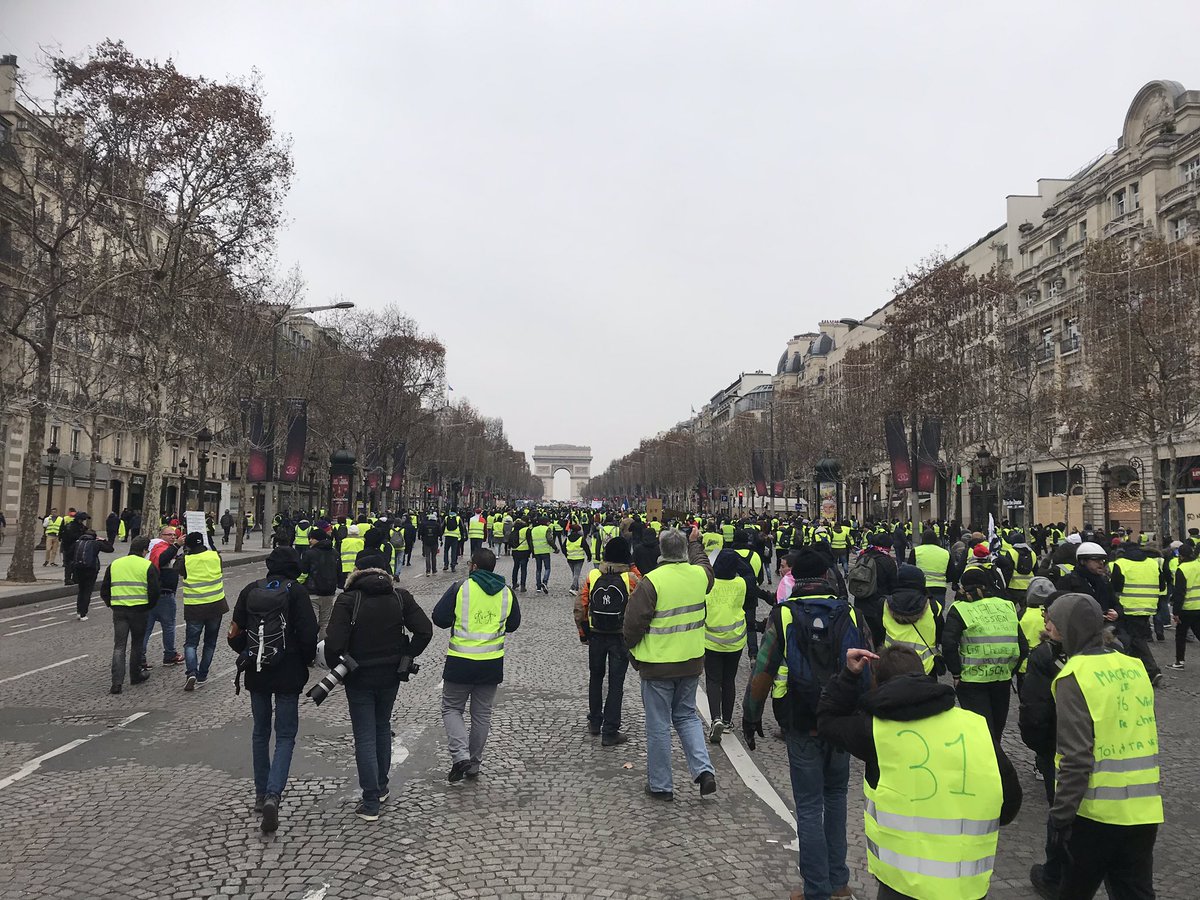 требование митинг в европе. акты в париже. теракт в париже 2015 батаклан. акты в париже. увидеть париж и охуеть.