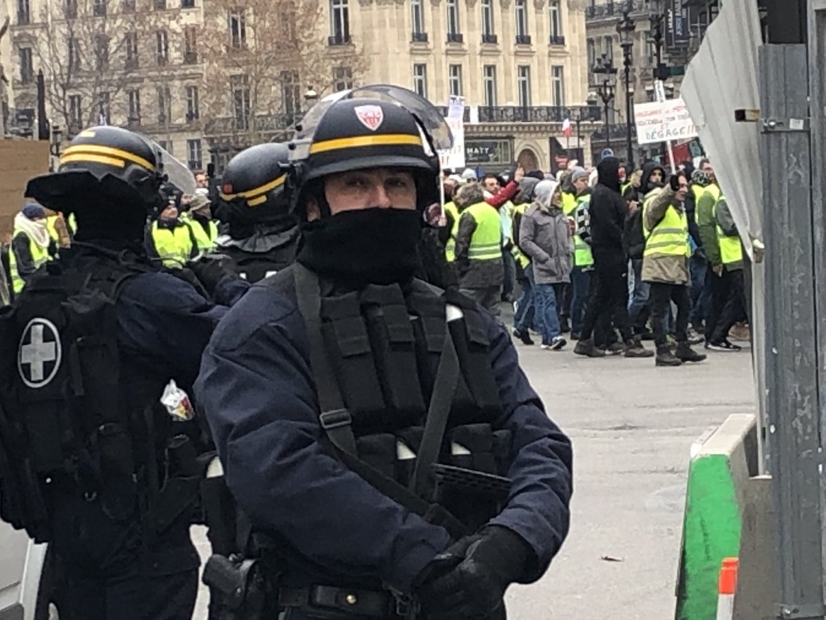 террористический акт в редакции charlie hebdo. акты в париже. требование митинг в европе. теракт в париже 2015 батаклан. акты в париже.