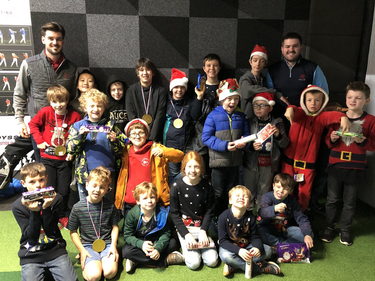A fun filled Christmas themed junior class this morning <a href="/exetergcc/">Exeter Golf & Country Club</a> with <a href="/CJHoneywill/">Chris Honeywill</a>!!  #juniorgolf