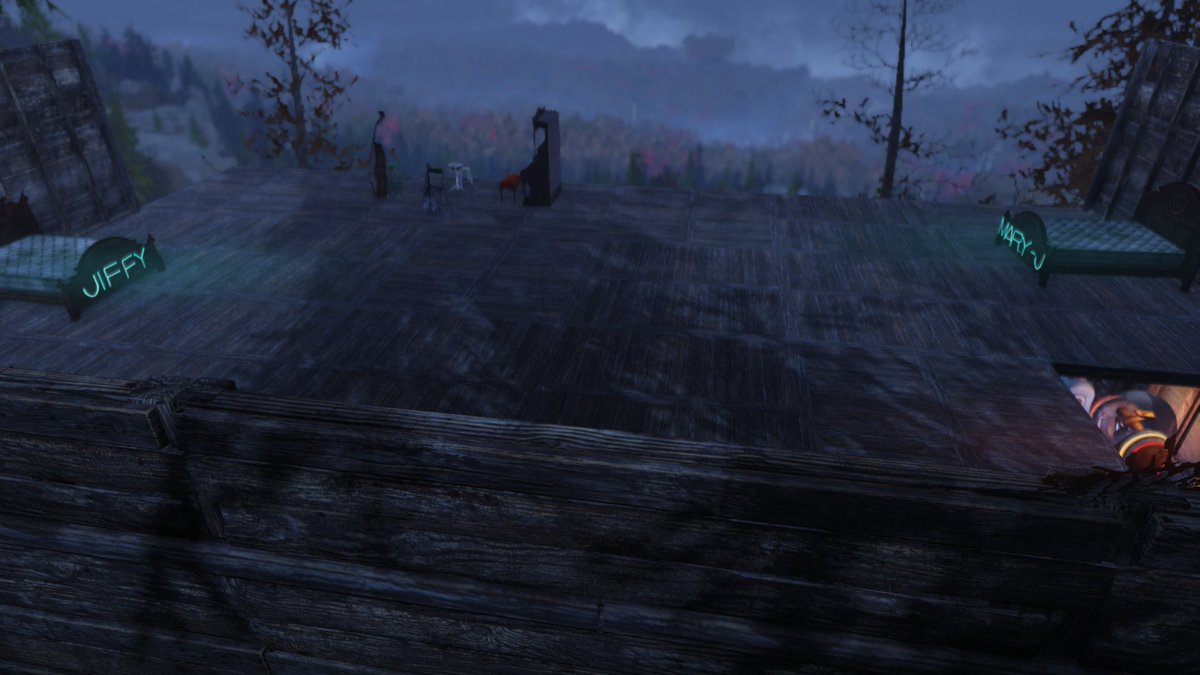 hi_gri's tweet photo. すてきカップルのすてきキャンプ♥
そして、ボッチなわたし。

#Fallout76 https://t.co/8VSLFUDpE9