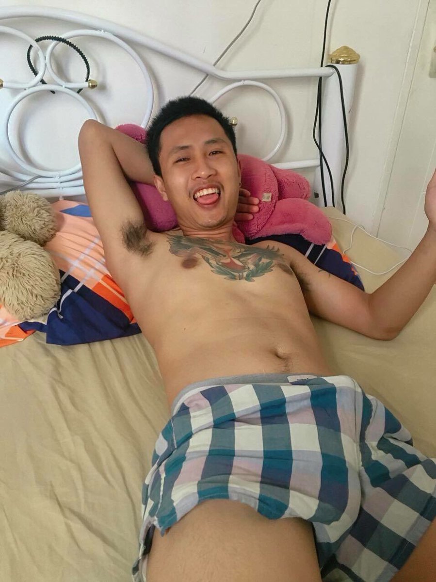 bigbankka's tweet photo. ถ้าพี่เป็นไอติมน้องจะอมหรือน้องจะเลีย💦 https://t.co/bDoFEqBePx