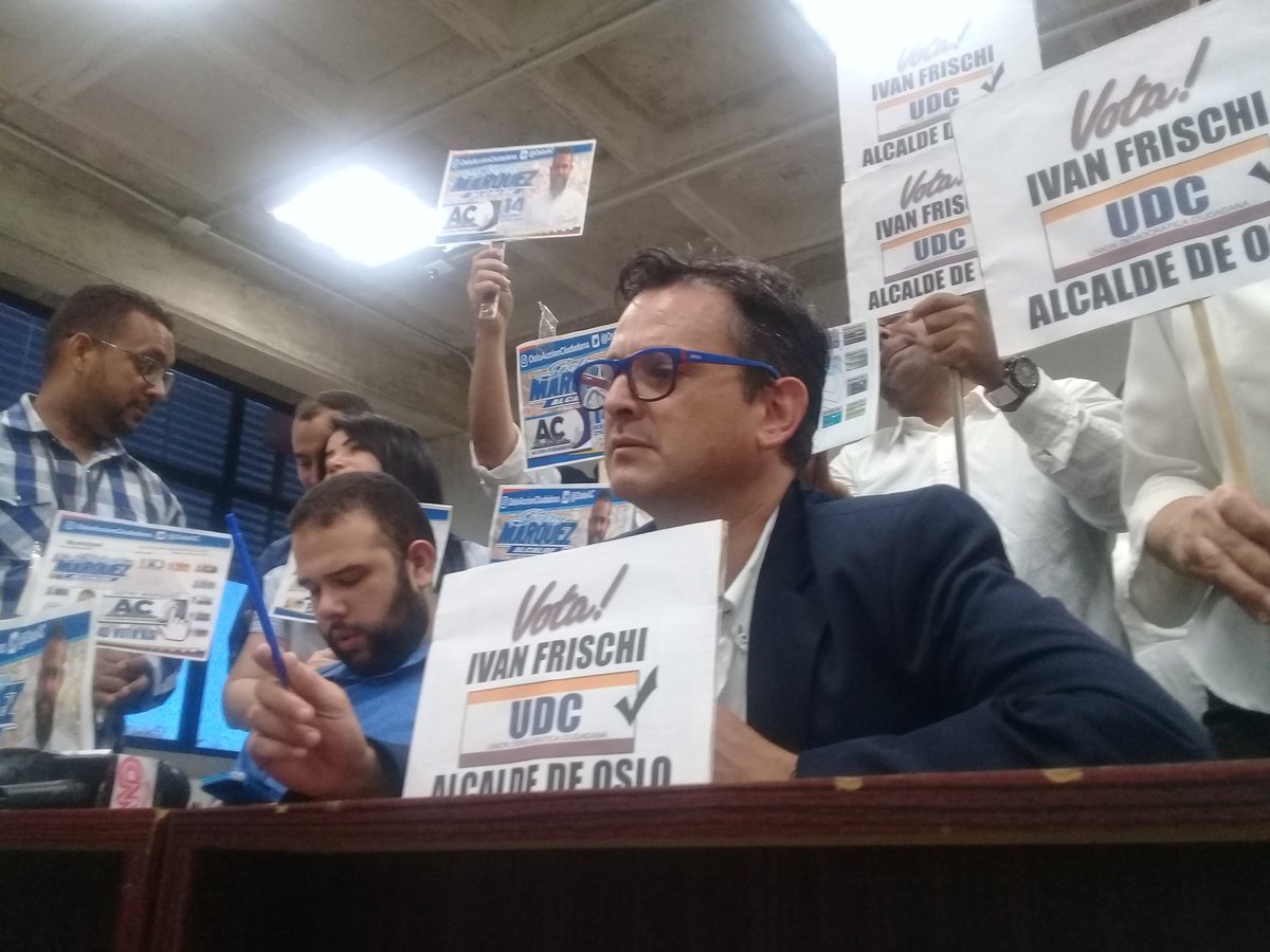 udc2018's tweet photo. Durante la espera de los resultados electorales este viernes #14D | jornada impecable en la que Ivan Frischi y su equipo #UnionDemocraticaCiudadana demostraron su talante democrático, su madurez política y su profesionalismo... #juntosporOslo #IvanUDC #juegoderoles2018 https://t.co/buG0MQU2EE