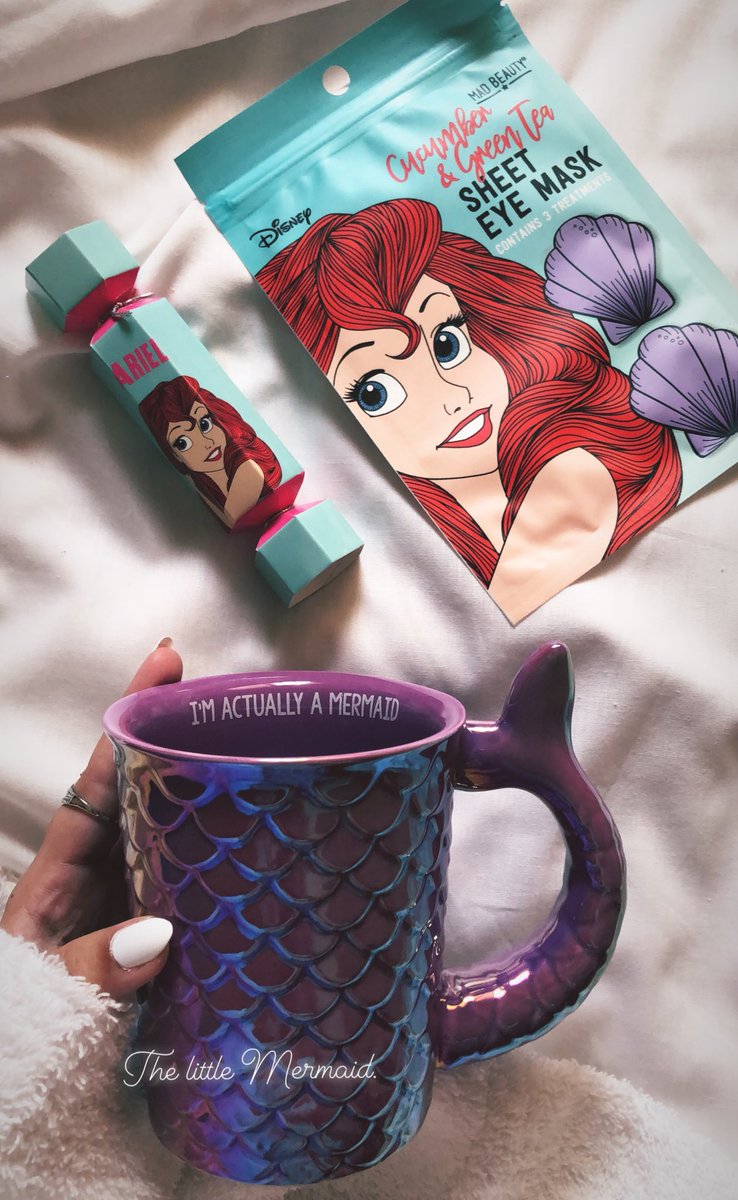 I’m so in love with this mug. 
It makes me happy..🧜🏻‍♀️🐠💗