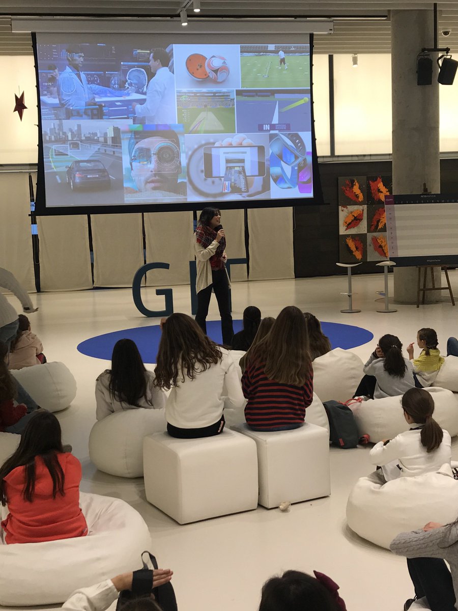 Telefonica's tweet photo. "Cada una tiene que encontrar su magia, aquello que os hace diferente a las demás" anima a nuestras futuras tecnólogas @isabellopezbr

DOSIS EXTRA DE MOTIVACIÓN💪🏼"No tener miedo y mirar siempre hacia delante, nunca aceptéis que os digan no" #GirlsInpiresTech18 https://t.co/8NW09aCkCT