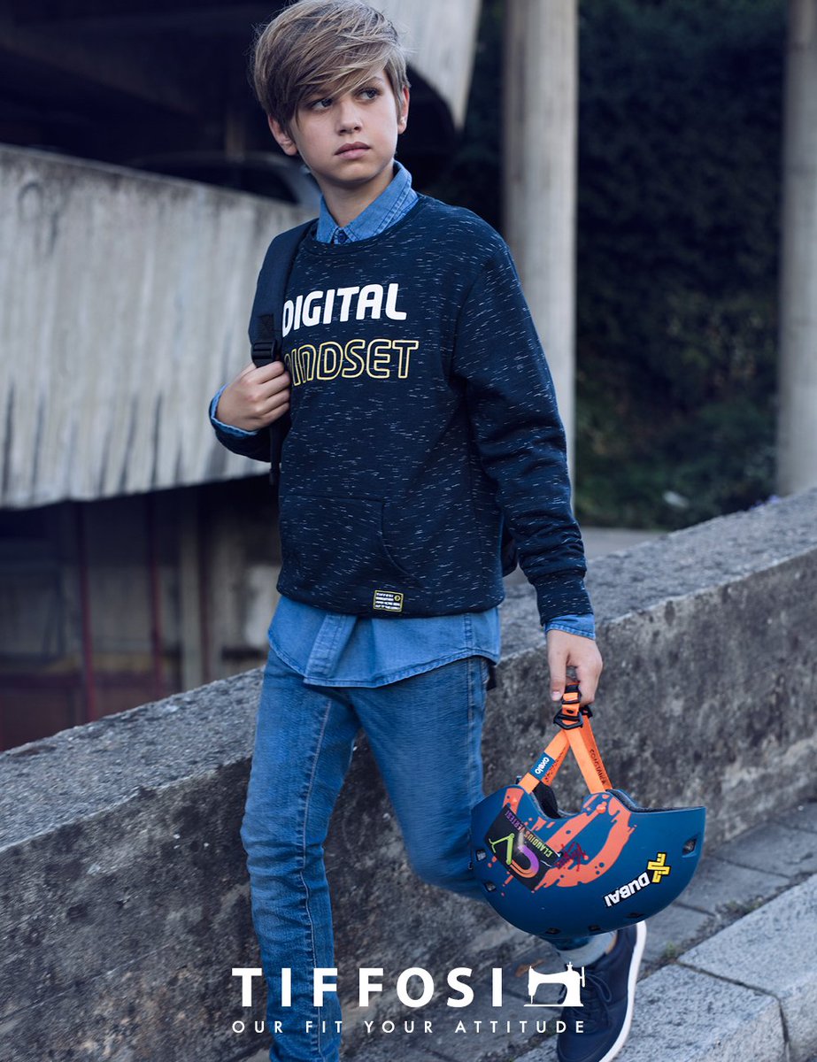 El look urbano nos encanta y con Tiffosikids lo tienes asegurado #sudaderasmolonas #tiffosikids #tiffosidenim #tiffosi #modajunior #urban #cool #sudaderas