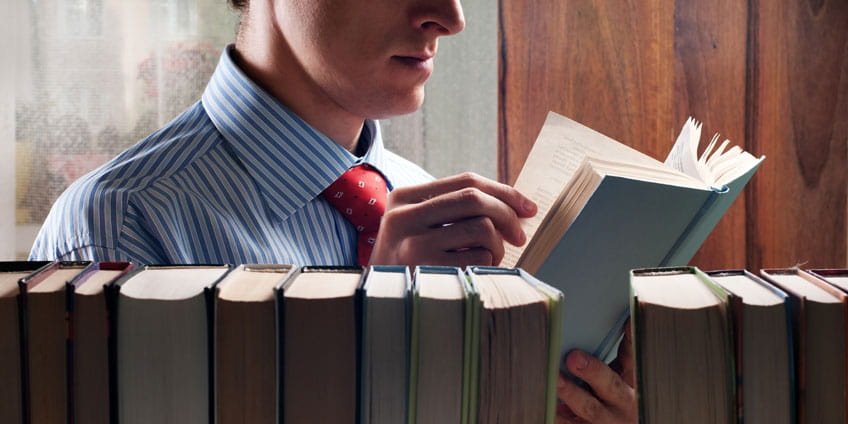 PaperCheapCoUk's tweet photo. Read or not to read? This is the real question. It has been said that the person you will be in 5 years depends on the books you read. A new semester is coming and it is a perfect time to get ahead and read some incredible books: https://t.co/ckvjkxQqkC https://t.co/7Z5Nu9mxUl