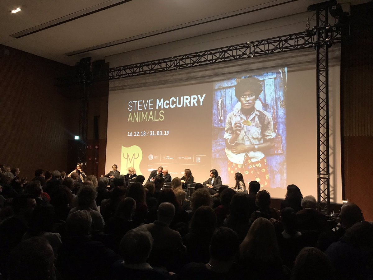 MudecMi's tweet photo. #15dicembre: al via la conferenza stampa di presentazione della mostra fotografica Animals di #SteveMcCurry con l’artista, l’Ad di @24ORECultura Silvestri, la Dir. #MudecMi Montaldo, la Dir. di #24ORECultura @kiagiud, l’Assessore @culturamilano Del Corno e Francesca Lavazza https://t.co/pIBeiHQMsi