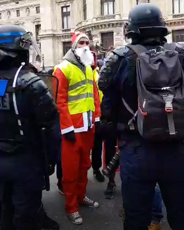 акты в париже