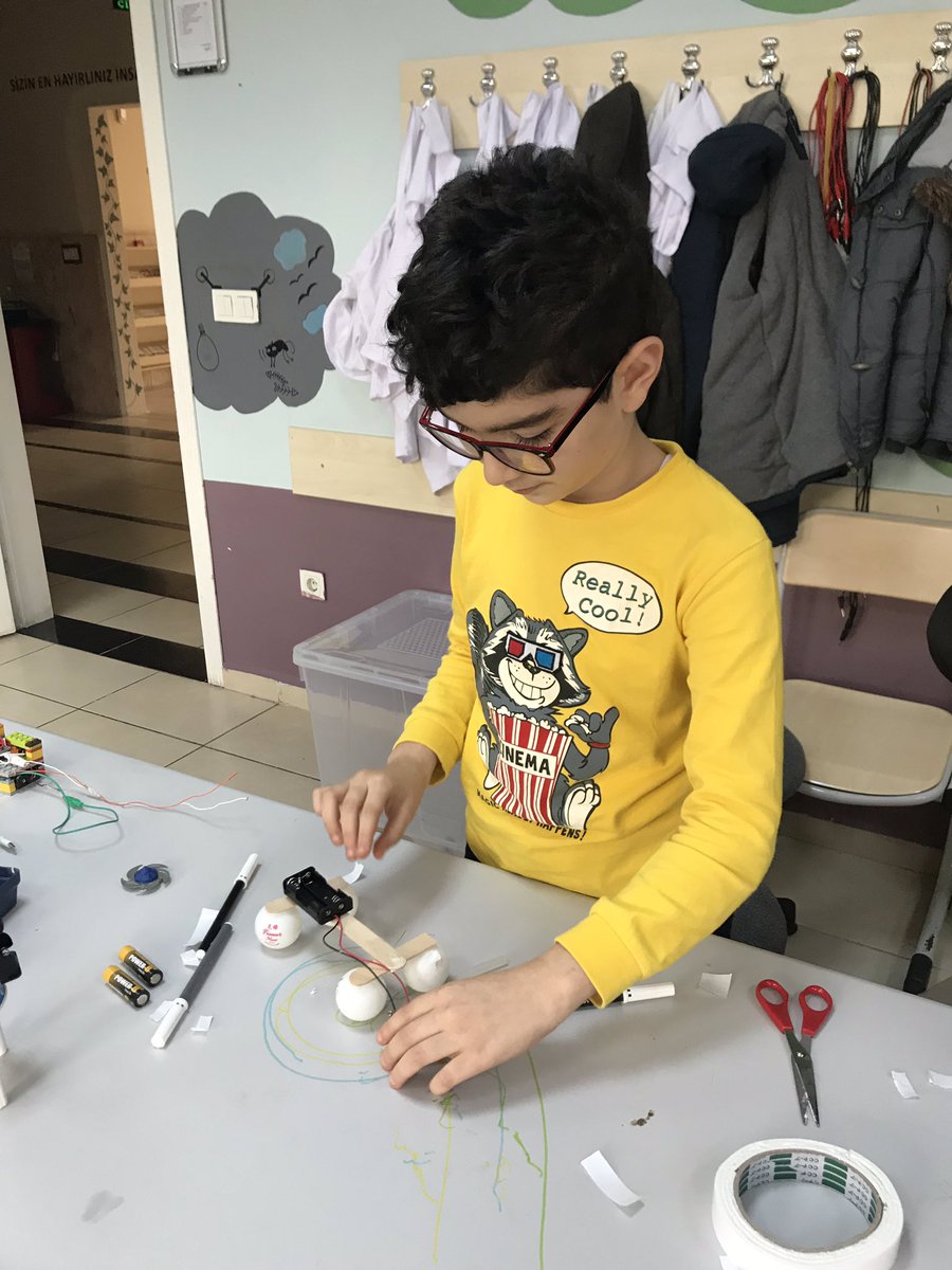 esenbilimparki's tweet photo. STEM maker atölyemizde üretmeye başladık... #yeninesileğitim #gelecekbuparkta #şehitprofdrilhanvarankbilimparkı #esgev #STEM #stemmaker #Maker #makerhareketi #esenler https://t.co/mM9SSk5Til