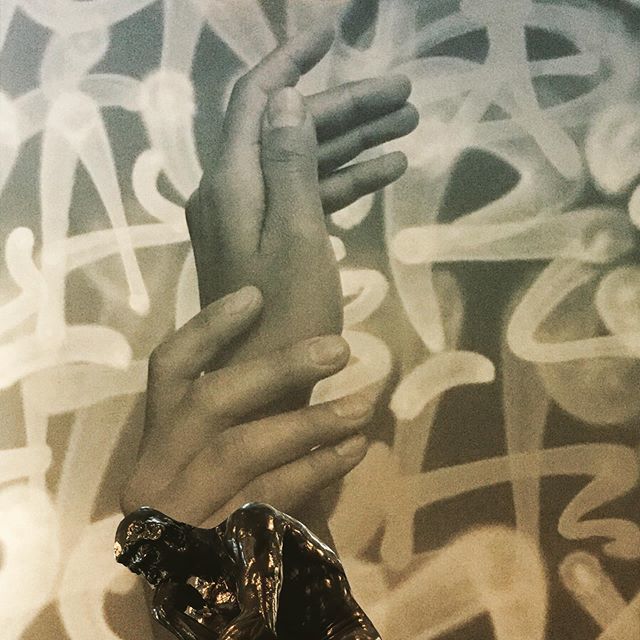 jjobear's tweet photo. I think I might want to find a hand model #thethinker #piccollage #madewithpiccollage https://t.co/pQi6uvatTh https://t.co/XcoPNMezxt