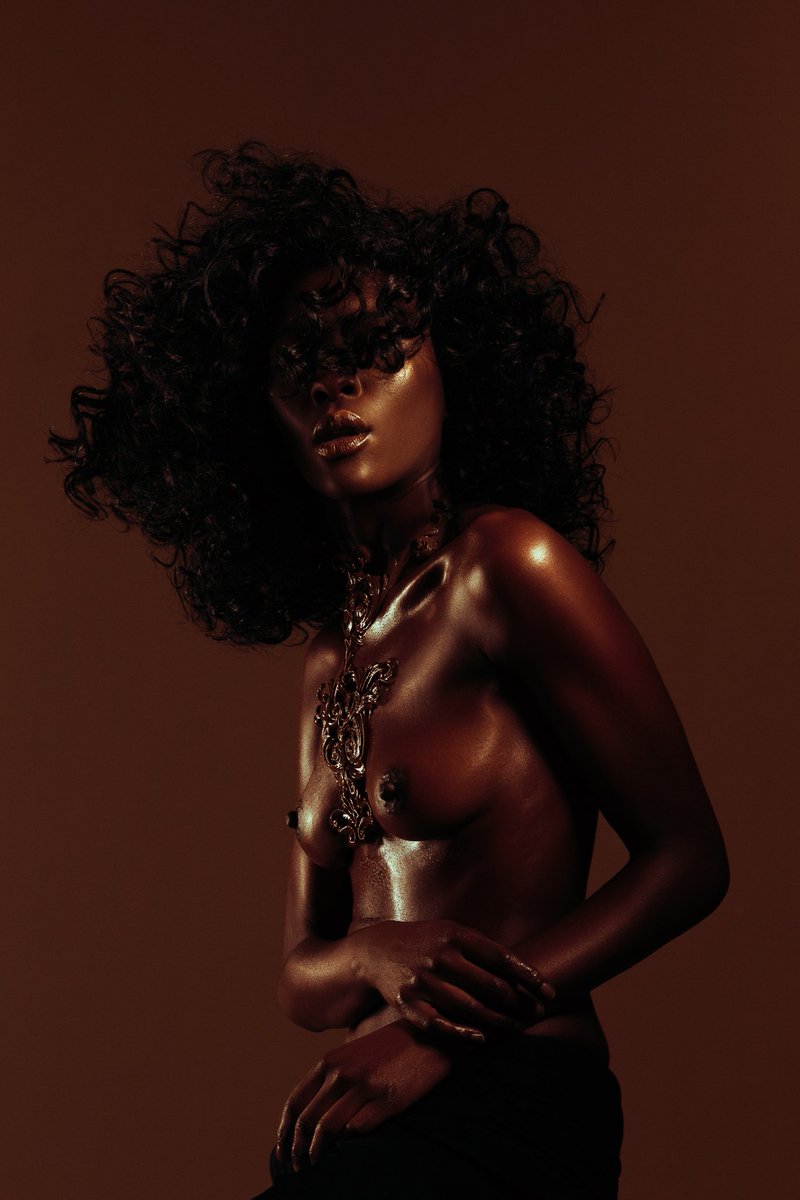 “Alivia “ on by Leila &amp; Tino 🧡 Shot by the amazing Josefien Hoekstra🔥Made the skin with <a href="/BlackOpalBeauty/">Black Opal</a> stick foundations, Dripped them in glow with shimmer down Almond &amp; #BorntoGlow Pure Gold &amp; Sun Goddess <a href="/NYXCosmeticsNL/">NYX Cosmetics NL</a> #nyxcosmeticsnl #blackopalbeauty #missoverdoseshop