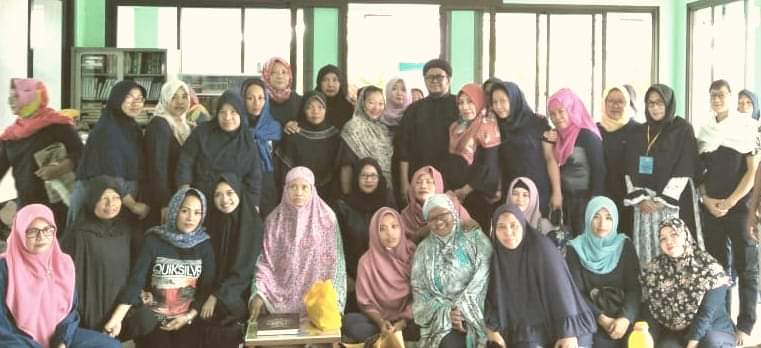 YukeSumeru's tweet photo. di majelis cerdas "Lapas Wanita ll"_tangerang,
ta'lim#4_90min_"OTW to Alam Barzakh" ....
alhmdlh ... enjoy and smart w/ Qur'an Hadits,
de real lslam mkU humble polite smart wise. https://t.co/fF5CGGrSUJ