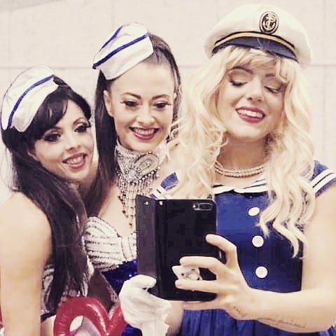 AmazoneCompagny's tweet photo. C était jeudi au Château D Olonne...
Bon week end à Tous!!

#cieamazone #compagnieamazone #Bordeaux #Showtime #SHOWBOX #spectacle #artist #artistas #artistic #events #cabaret #Dancember #Dancer #SINGING #prestige #photography #SmileMore https://t.co/rEIChkXsBI