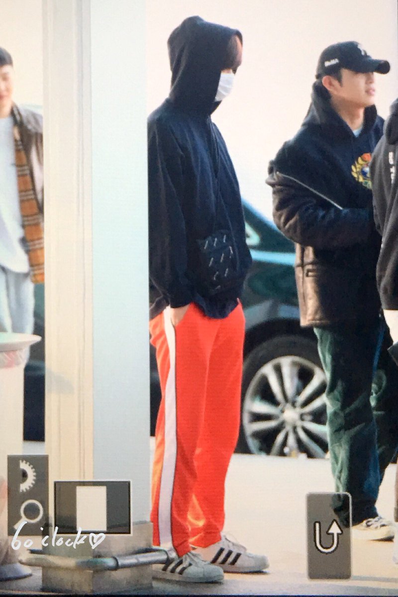 6SJ_oclock's tweet photo. 181215 인공 출국 
#비투비 #육성재 #성재 @BTOB_6SJ 

조심히 다녀와🤧 https://t.co/mtxSjVRfC5
