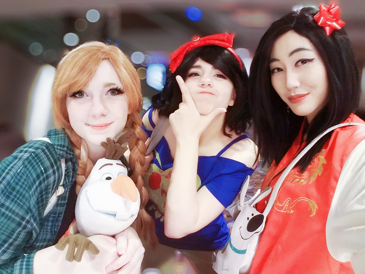 hanyuleum's tweet photo. Princesses!

Day 1 of cad is at an end. I came late, lost my badge, and walked outside for most of it but my girls made me feel so much better~ Tomorrow is when the real party starts!

Anna @rinthekatt
Snow White @AliBuns_46

#conaltdelete #conaltdelete2018 #cad #cad2018 #disney https://t.co/4mEQBTM0XW