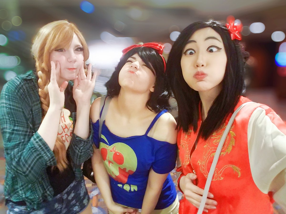 hanyuleum's tweet photo. Princesses!

Day 1 of cad is at an end. I came late, lost my badge, and walked outside for most of it but my girls made me feel so much better~ Tomorrow is when the real party starts!

Anna @rinthekatt
Snow White @AliBuns_46

#conaltdelete #conaltdelete2018 #cad #cad2018 #disney https://t.co/4mEQBTM0XW