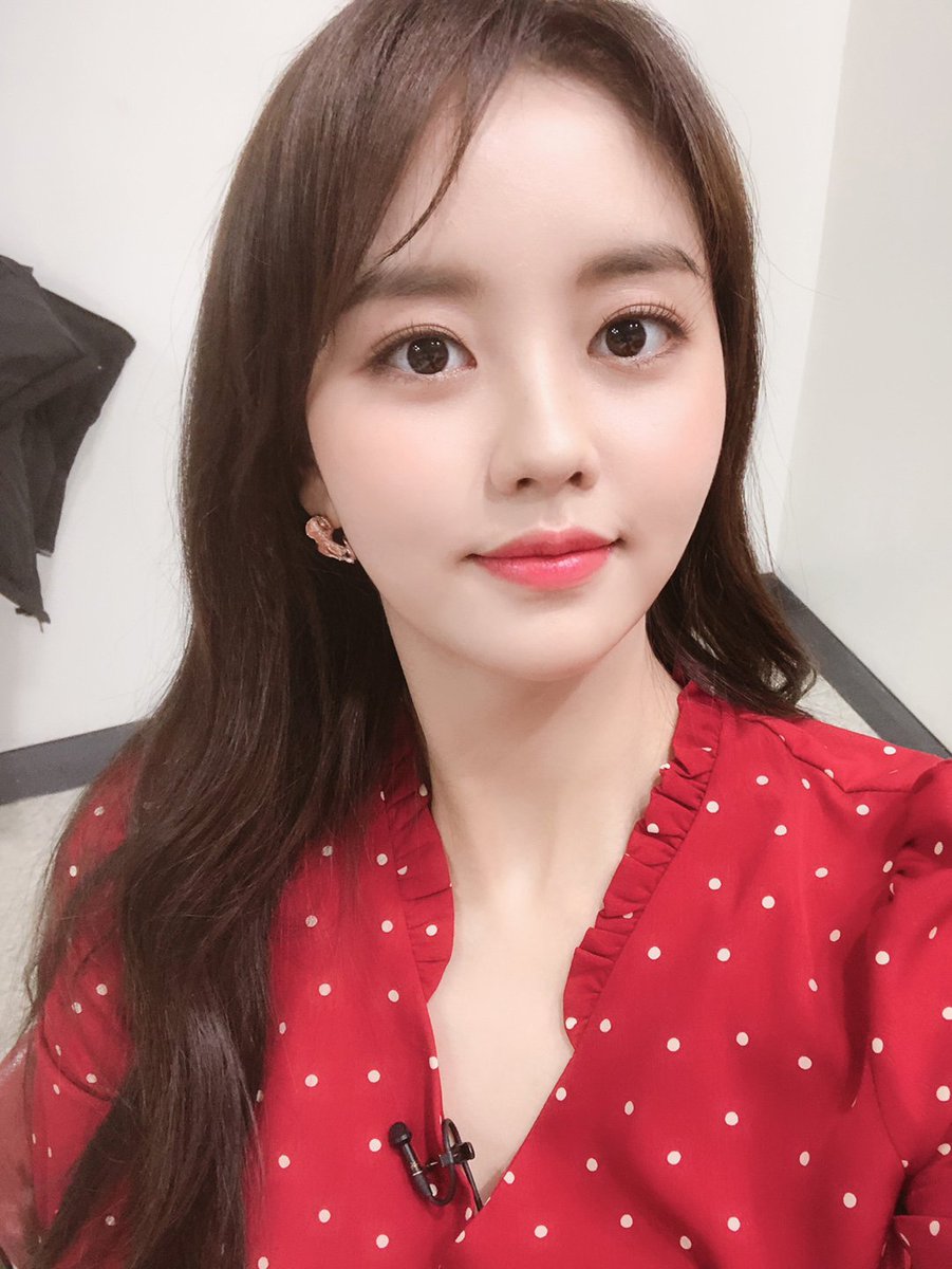 [비하인드] 오랜만에 소현배우 셀카 대공개😍
초근접에도 빛나는 인형미모💘심!장!저!격!
오늘 저녁 6시 25분 #언더나인틴 에서 만나요 :) #김소현