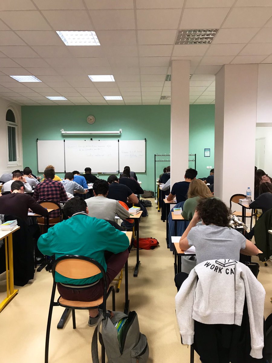 prepareims's tweet photo. Dernier DS de 2018 pour les MPSI du lycée Roosevelt! 4h de Lettres-philosophie, ou comment distinguer amour-passion et amour-action grâce au philosophe Ferdinand Alquié 👍🤓 Histoire de bien préparer les vacances! 😅🏌️‍♀️⛷ https://t.co/cbQrzBsBOK
