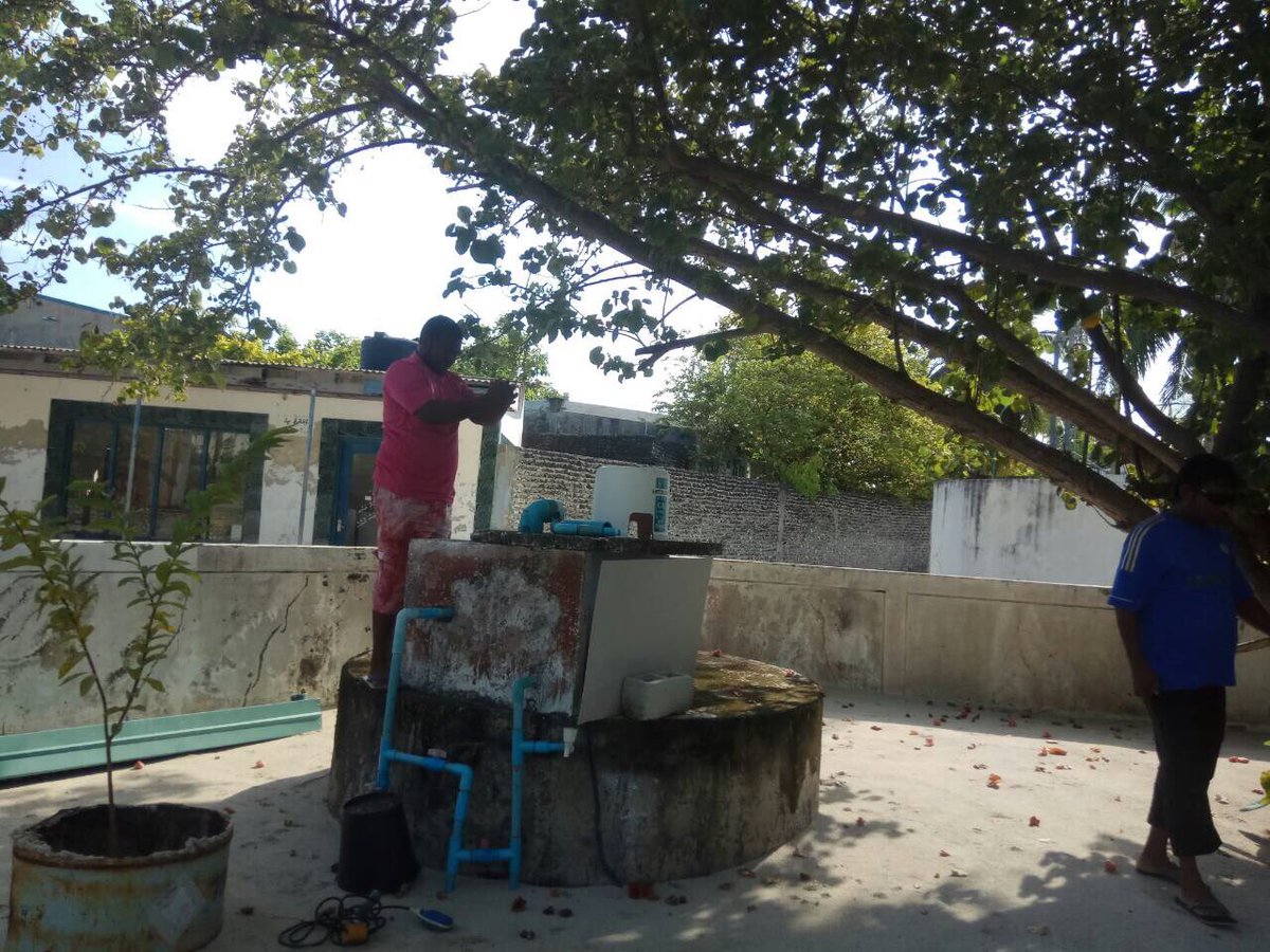 MoHmv's tweet photo. “Madhiri nathaalumuga namoona muassasaa akah vun”
#AlifAlif #BodufolhudhooHealth Center conducts special clean up to eliminate mosquito breeding sites for #Dengue prevention #Nationwide #HealthFacility #Cleanup @HPA_MV https://t.co/GfJUhdeWgJ