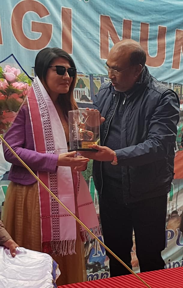 BJP4Manipur's tweet photo. A Promise made and the promise delivered- that how HCM, @NBirenSingh works in Manipur. Singer Mandikini of Manipur was felicitated with a cash award of rupees ten lakhs on #MeeyamgiNumit & #HillLeadersDay held today
#PromiseMadeAndPromiseKept
@BJP4Manipur @Bhabananda_bjp https://t.co/L3X0etTgRt