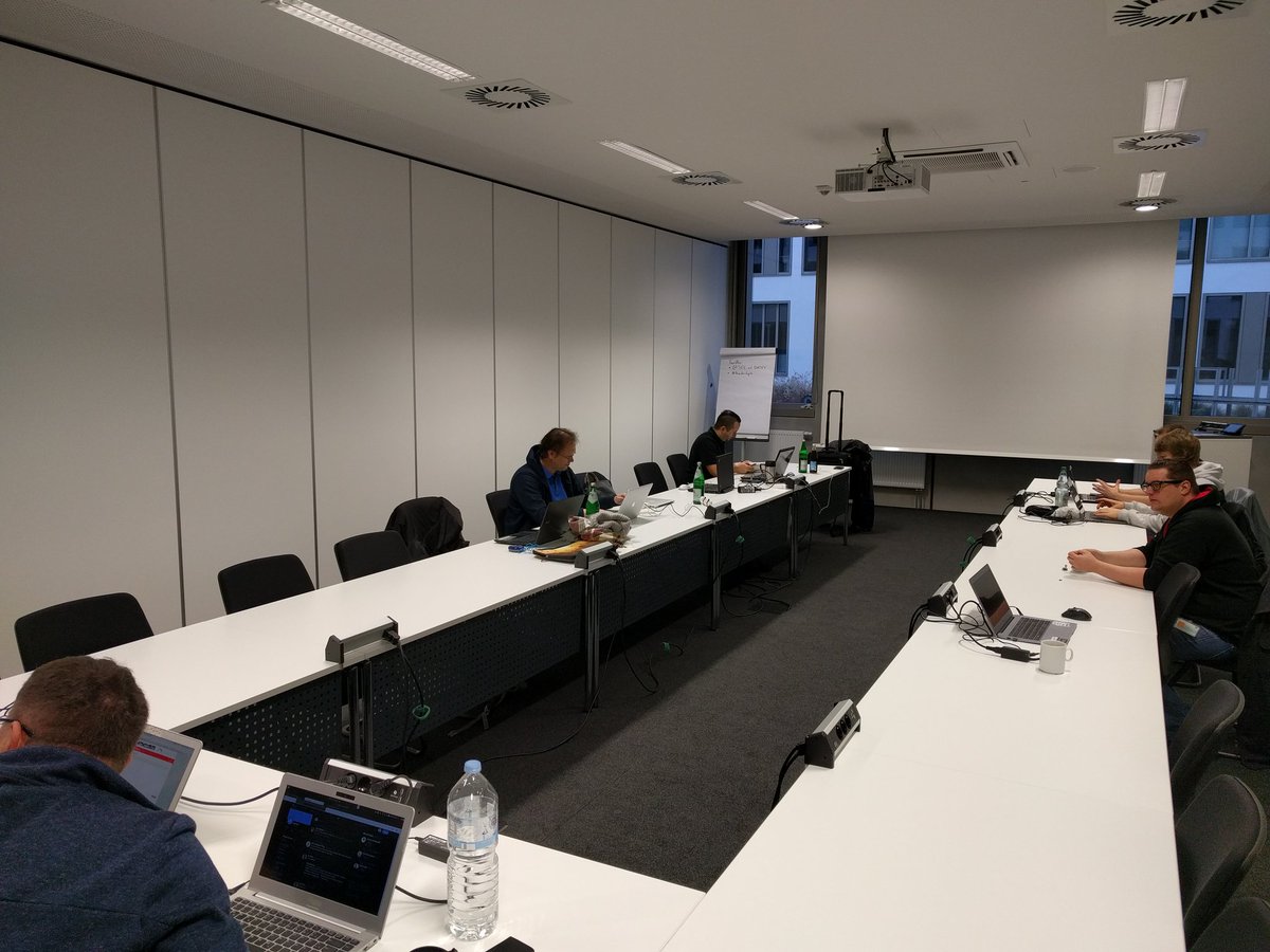 ChristophWelcz's tweet image. #VueJS workshop with @marcteufel about to start #hackerkegeln @SCC_at_DATEV