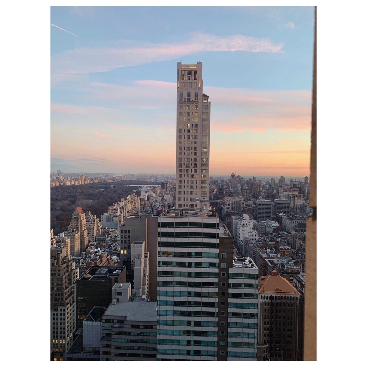 There's nothing quite like those #NYC sunrises..
#NewYork #travel #sunrise