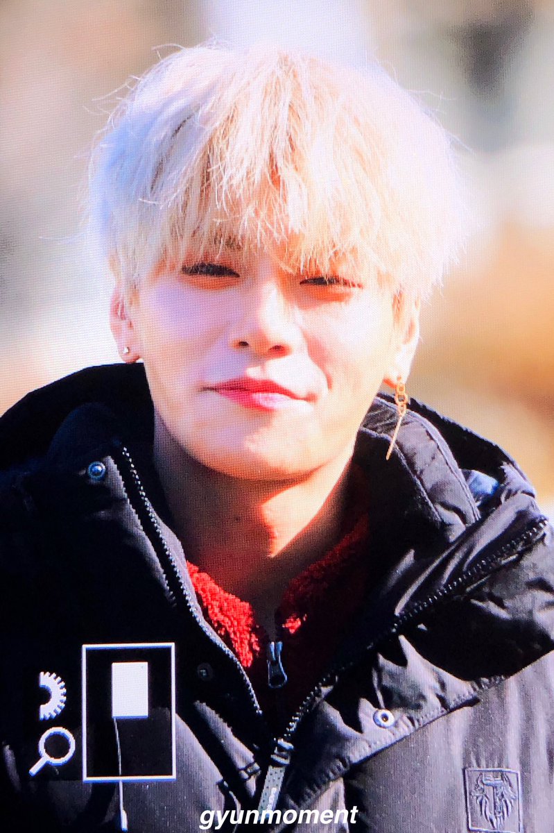 GYUNMOMENT's tweet photo. 181215 #JBJ95 #김상균 #상균 #HOME https://t.co/Qqo51tQNjk