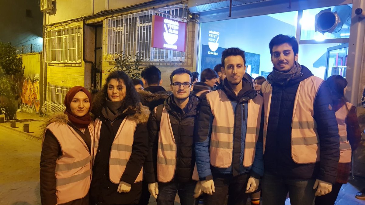 birupsa's tweet photo. İyi hissedebildiğimiz güzel bir akşamdan🥣 (14.12.2018) #corbadatuzunolsun #birupsa #biruniüniversitesi #eczacılıkfakültesi https://t.co/PDkUKqvyKu