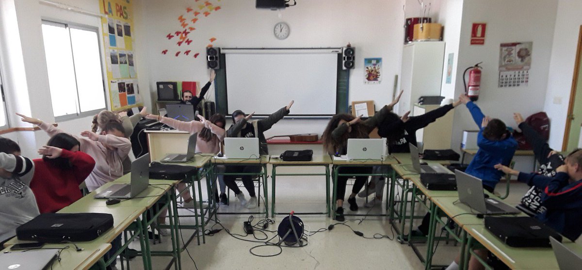 ArrabalAID's tweet photo. Compartimos algunos grandes momentos con @Asoc_Oleaje en @AytoAlmachar #Crafteando con el alumnado #CEIP_LaParra trabajando en proyectos sociales mediante la #participaciónciudadana para la mejora del pueblo. Una iniciativa que cuenta con el impulso de @lanoria_mlg @FundlaCaixa https://t.co/UcmhjYQzGQ