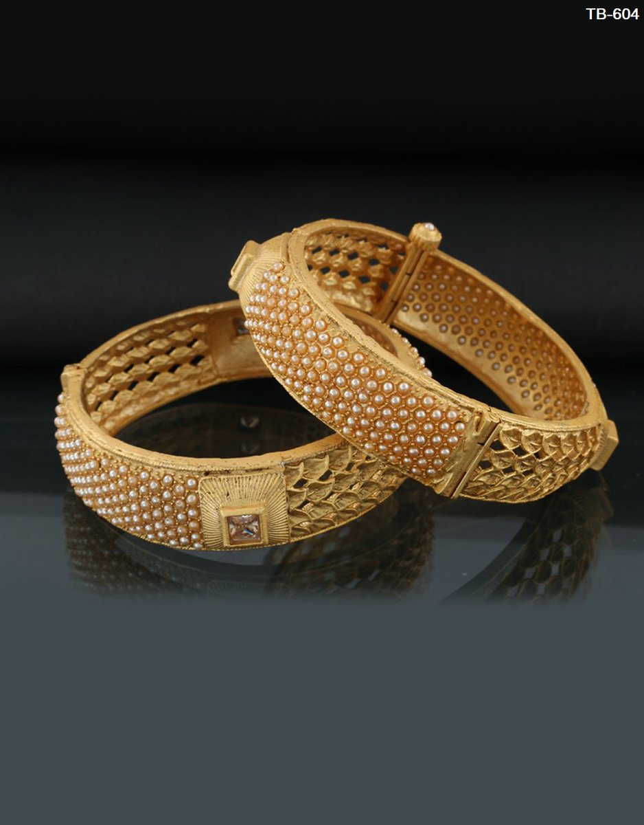 AnuradhaArts's tweet photo. Make your wedding more special by ordering the best traditional bangles from Anuradha Art Jewellery. To see more designs click on this link https://t.co/JQEyjSFWmV
#bangles #traditionalbangles
#banglebracelets
#charmbangle
#goldchudiyan
#singlebangle
#anuradhaartjewellery https://t.co/YT0et8b8v8
