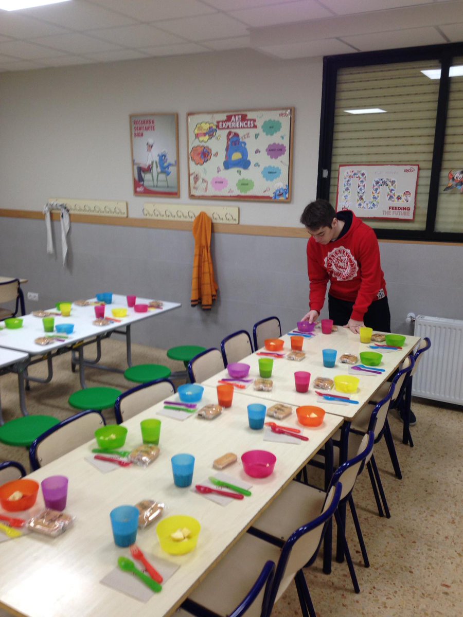 cmalameda's tweet photo. Ayer, como todos los viernes, estuvimos preparando desayunos solidarios de la iniciativa #BreakfastForOthers de @cooperacion https://t.co/39EuBBw5kQ