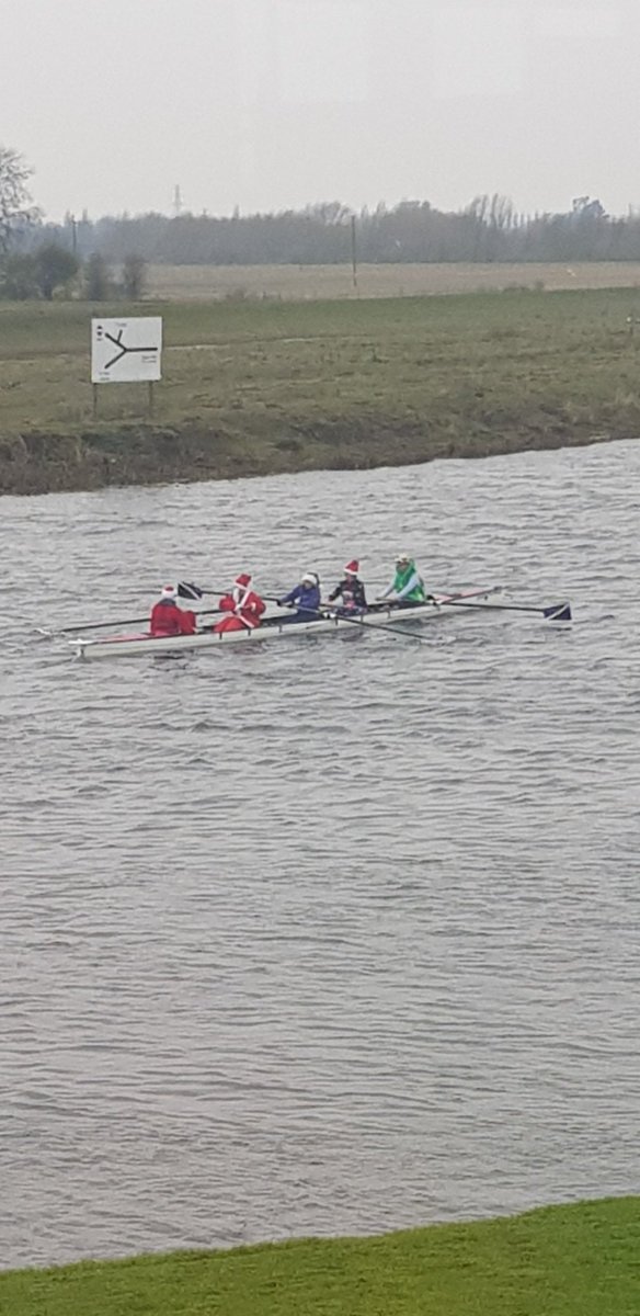 devilselbow_rc's tweet photo. @TiffinBoatClub We've got a Christmas tree and two Santas up here! https://t.co/hvKW4q5uwB