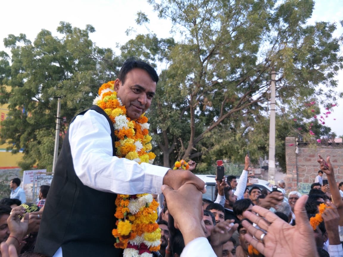 राफेल डील समेंत विभिन्न मुद्दों पर bjp को घेरा ओर उचित सवाल जवाब किए
#ChetanDudiForCabinetMinister
<a href="/RahulGandhi/">Rahul Gandhi</a> <a href="/ashokgehlot51/">Ashok Gehlot</a> <a href="/ahmedpatel/">Ahmed Patel Memorial</a>  <a href="/SachinPilot/">Sachin Pilot</a> <a href="/kcvenugopalmp/">K C Venugopal</a> <a href="/avinashpandeinc/">Avinash Pande</a> <a href="/qazinizamuddin/">Qazi Nizamuddin</a> <a href="/JitendraINC/">𝐉𝐈𝐓𝐄𝐍𝐃𝐑𝐀 𝐌𝐄𝐄𝐍𝐀</a>