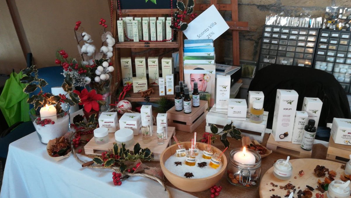Buongiorno da #VillaTufarelli 
Per i tuoi regali di #natale 🏕 🎁scegli la cosmesi naturale! Ti aspettiamo!
#MercatiniDiNatale #cosmesinaturale #aromaterapia #oliessenziali  #curadellapelle