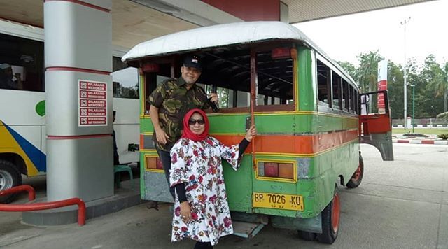 datuknasir's tweet photo. Tidak sengaja bertemu dengan kendaraan ini di Tanjung Pinang. Jadi ingat masa kecil, alat transportasi andalan pada waktu itu. Ada yang pernah naik? .
#DatukNasir #S14P #BE2SAMA #KEPRI #Assalamualaikum #KepulauanRiau #Batam #tanjungpinang #Bintan #tanjun… https://t.co/tlhJKiOFsd https://t.co/GZUhNfnIKt
