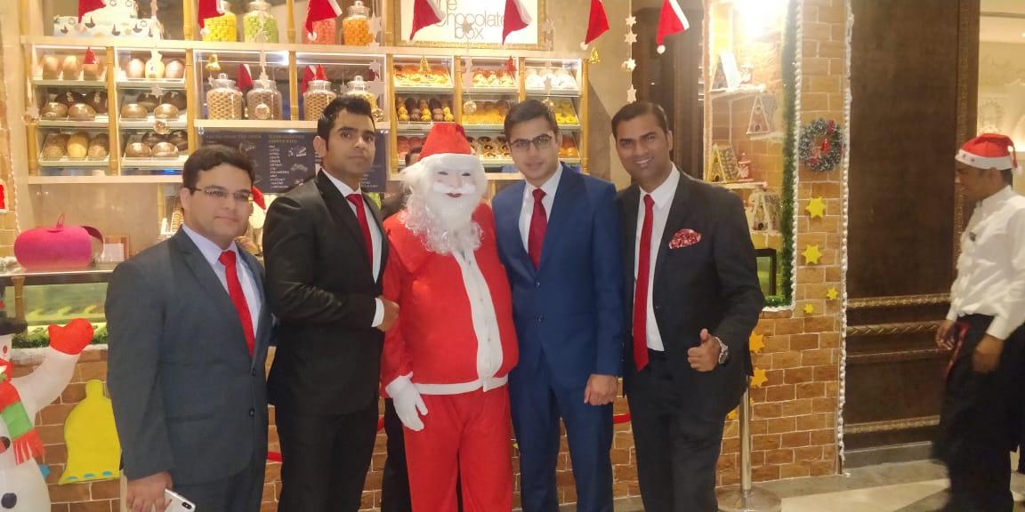 SwachhRavi's tweet photo. Enjoyed the pre Eve of #Christmas at @RadissonBluMBD .
A special feeling with guest and employee together enjoying the evening.
@RadissonBlu @RadissonHotels
#15YearsofRadissonBluMBD
#RadissonBluMBD
@sumit20101979
Such a beautiful evening. https://t.co/pLmhRyqDd8