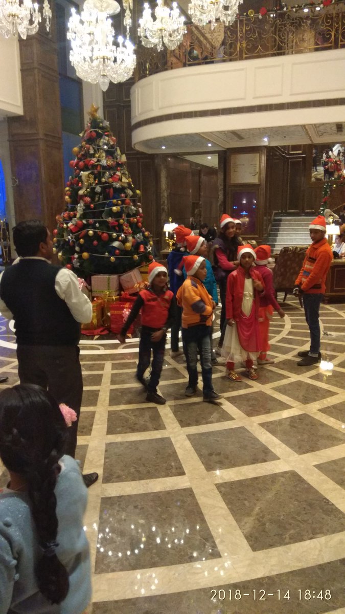 SwachhRavi's tweet photo. Enjoyed the pre Eve of #Christmas at @RadissonBluMBD .
A special feeling with guest and employee together enjoying the evening.
@RadissonBlu @RadissonHotels
#15YearsofRadissonBluMBD
#RadissonBluMBD
@sumit20101979
Such a beautiful evening. https://t.co/pLmhRyqDd8