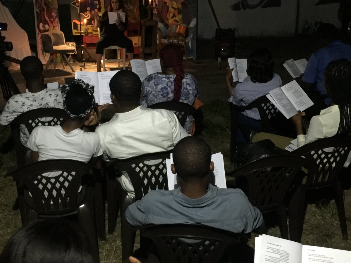 Locosporcultura's tweet photo. Vino y se fue el recital de @Adelaidacaballe pero seguirán las huellas de su legado a los jóvenes de @Locosporcultura #MasLetras #CapullosLiterarios y la docena de estudiantes de la UNGE con quienes ha compartido mucho más que poemas...
@ccemalabo @CCEBata @IFMalabo @CanHCN https://t.co/DhxZRhYYwQ