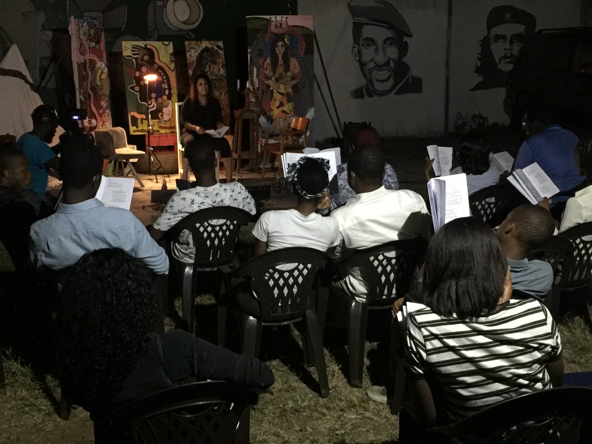 Locosporcultura's tweet photo. Vino y se fue el recital de @Adelaidacaballe pero seguirán las huellas de su legado a los jóvenes de @Locosporcultura #MasLetras #CapullosLiterarios y la docena de estudiantes de la UNGE con quienes ha compartido mucho más que poemas...
@ccemalabo @CCEBata @IFMalabo @CanHCN https://t.co/DhxZRhYYwQ