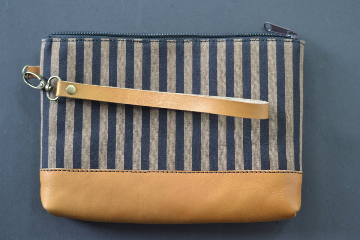 darmunleather's tweet photo. We present special products by bringing the theme of local wisdom to make cultural development in this field better and has its own authority in every perspective on Your appearance
#leather #leatherbag #productivity #viralindonesia #Viral https://t.co/rFaFrd5jMX