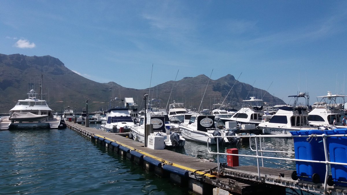 TiyaniTee's tweet image. Earlier on I was searching for a good coffee and a power point in Cape Town... ended up in Hout Bay. Hehehe #BeingGeek 

Interestingly, Skateboarding is quite a thing around here. Wouldn&apos;t mind expanding the #SkateHacks programme to this side of the world.