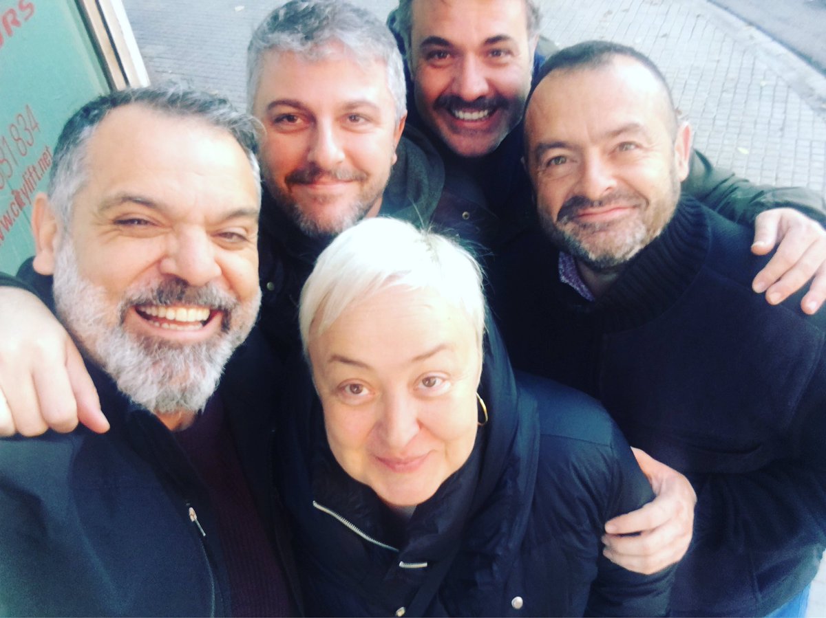 MontseEnguita's tweet photo. Bon dia. #BuenosDías #BonDia #GoodMorning #NuevoAEstrenar #OhCielos  #AmaneceQueNoEsPoco #AsíSea #BrandNewDay #go #goforit #doityourself #producer #director #directografa #Teatro #Theatre #ILoveMyJob #mencanta #teacher #bluelegged #solonopuedesconamigossi https://t.co/kNpBkLpEfI