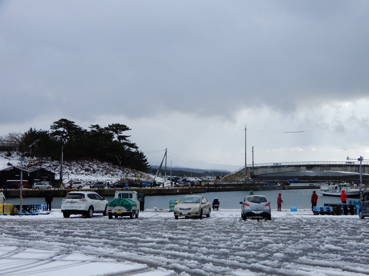 Yossya庄内小僧 12月15日 日本海の秋田県南部 その5 金浦 このうら 漁港 にかほ市 ハタハタ釣り人が多い 金浦漁港より象潟方面 Yossya庄内小僧 12月15日 日本海の秋田県南部 その5 金浦 このうら 漁港 にかほ市 ハタハタ釣り人が多い 金浦漁港より象潟方面