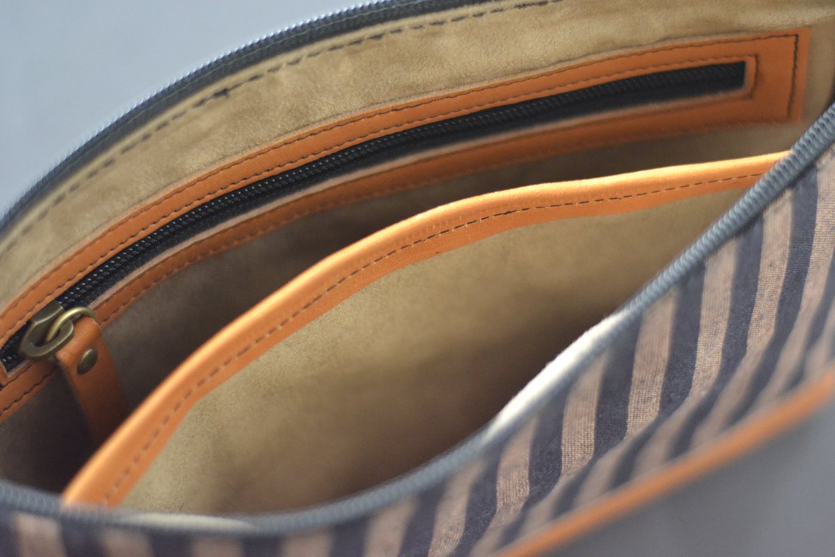 darmunleather's tweet photo. We present special products by bringing the theme of local wisdom to make cultural development in this field better and has its own authority in every perspective on Your appearance
#leather #leatherbag #productivity #viralindonesia #Viral https://t.co/rFaFrd5jMX