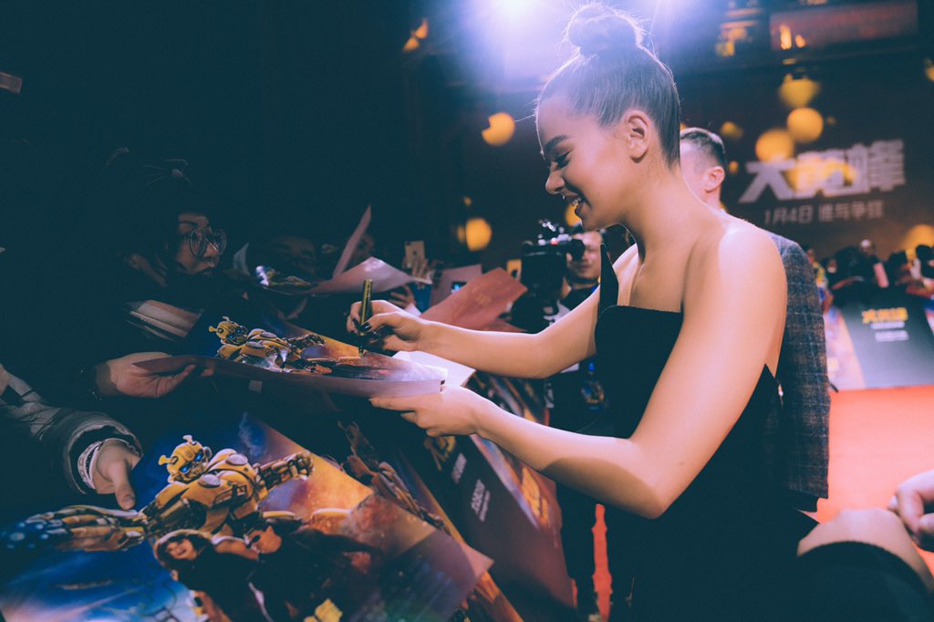 HaileeSteinfeld's tweet image. Beijing, you were incredible! What an amazing first trip to China. For all of you who asked about my music, it’s coming...and when it does I hope to come back to China and perform for you. In the meantime, I can’t wait for you to see #BumbleBee soooo soon!!