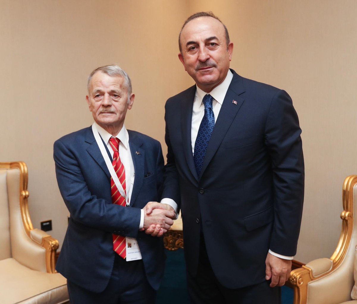 #KırımTatar Türklerinin lideri Mustafa Kırımoğlu'yla #Doha'daki görüşmemizde Kırım Tatarlarına desteğimizin her zaman devam edeceğini vurguladık.

Emphasized #Turkey’s support for Crimean Tatars at our meeting in #Doha w/ #CrimeanTatar Turks' leader Mustafa Kırımoğlu.